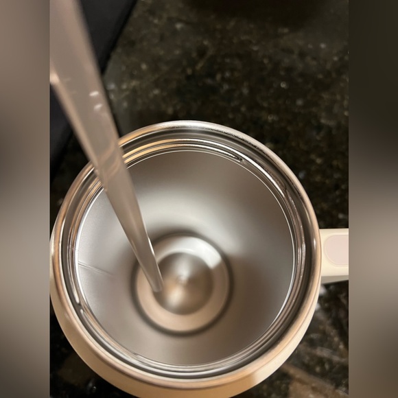 Stanley Quencher 64 OZ Cream - Picture 2 of 3